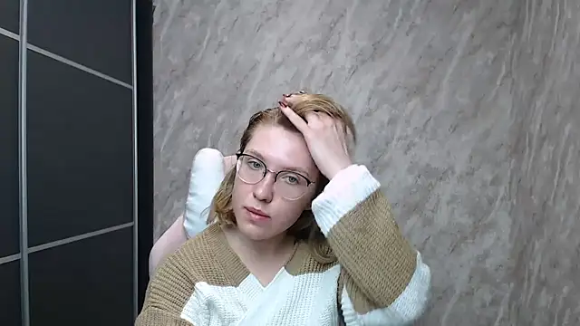 Snapshot of Reginasmilee chatting on 14, 2, 2025 Reginasmilee online show from 14, 2, 2025