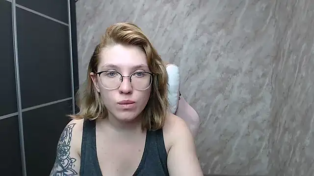 Snapshot of Reginasmilee chatting on 16, 2, 2025 Reginasmilee online show from 16, 2, 2025