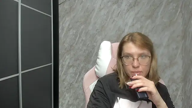 Snapshot of Reginasmilee chatting on 21, 2, 2025 Reginasmilee online show from 21, 2, 2025