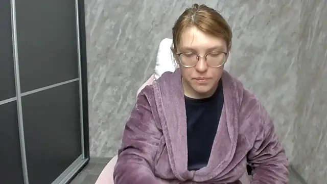 Snapshot of Reginasmilee chatting on 22, 2, 2025 Reginasmilee online show from 22, 2, 2025
