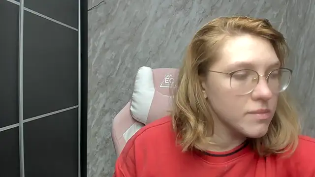 Snapshot of Reginasmilee chatting on 25, 2, 2025 Reginasmilee online show from 25, 2, 2025