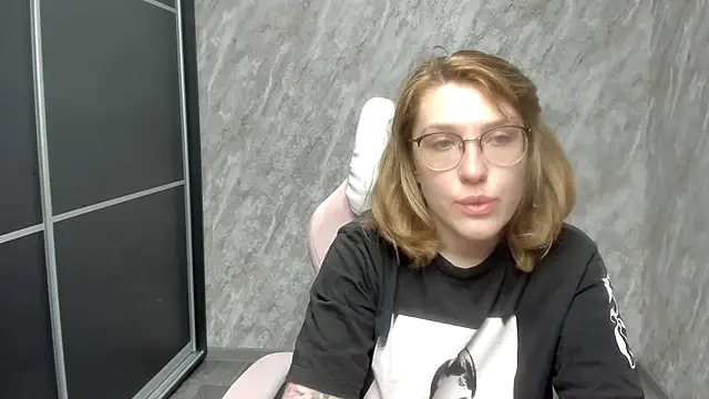 Snapshot of Reginasmilee chatting on 26, 2, 2025 Reginasmilee online show from 26, 2, 2025