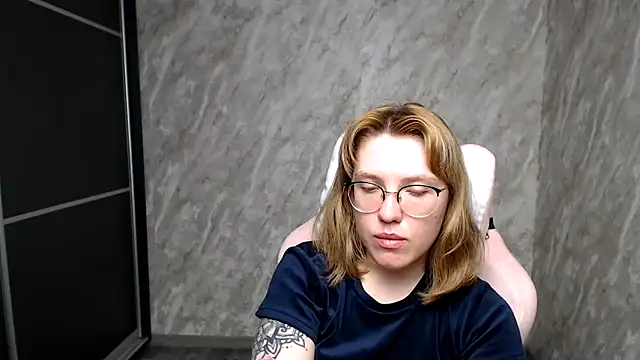 Snapshot of Reginasmilee chatting on 6, 3, 2025 Reginasmilee online show from 6, 3, 2025