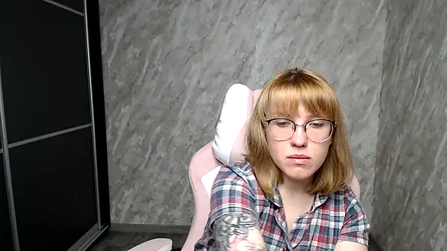 Snapshot of Reginasmilee chatting on 8, 3, 2025 Reginasmilee online show from 8, 3, 2025