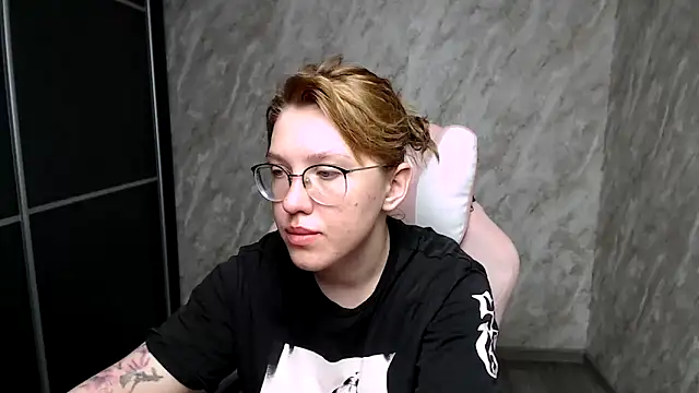 Snapshot of Reginasmilee chatting on 10, 3, 2025 Reginasmilee online show from 10, 3, 2025