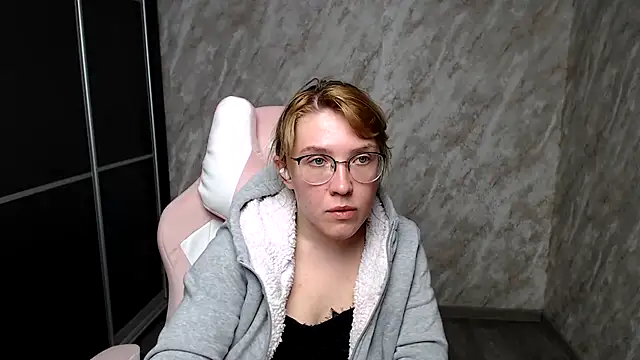 Snapshot of Reginasmilee chatting on 12, 3, 2025 Reginasmilee online show from 12, 3, 2025