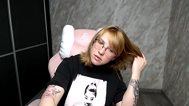 Snapshot of Reginasmilee chatting on 15, 3, 2025 Reginasmilee online show from 15, 3, 2025