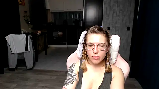 Snapshot of Reginasmilee chatting on 24, 9, 2025 Reginasmilee online show from 24, 9, 2025