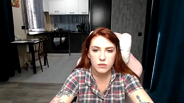 Snapshot of Reginasmilee chatting on 4, 10, 2025 Reginasmilee online show from 4, 10, 2025