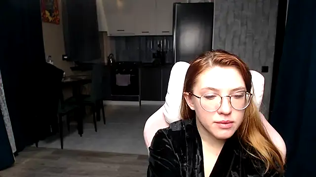 Reginasmilee online show from 8, 11, 2025