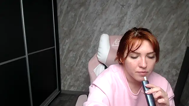 Snapshot of Reginasmilee chatting on 5, 2, 2026 Reginasmilee online show from 5, 2, 2026