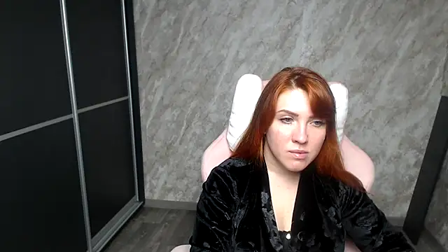 Snapshot of Reginasmilee chatting on 6, 2, 2026 Reginasmilee online show from 6, 2, 2026