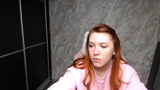 Snapshot of Reginasmilee chatting on 9, 2, 2026 Reginasmilee online show from 9, 2, 2026