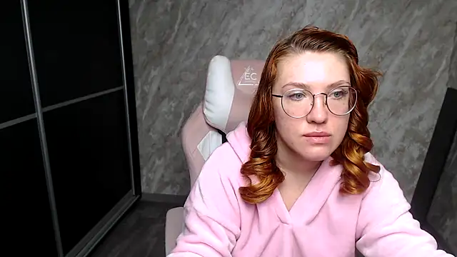 Snapshot of Reginasmilee chatting on 3, 3, 2026 Reginasmilee online show from 3, 3, 2026