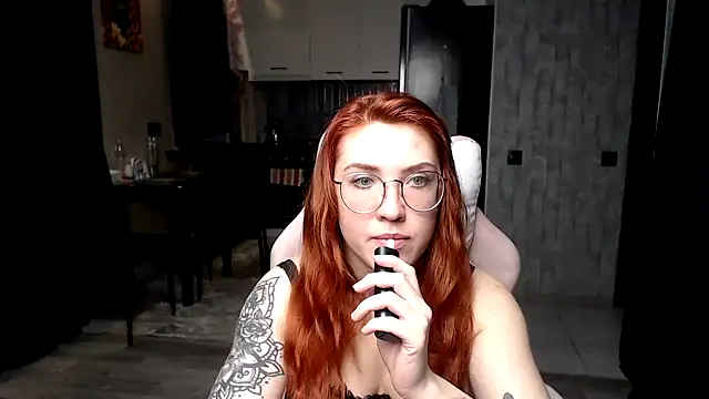 Snapshot of Reginasmilee chatting on 12, 3, 2026 Reginasmilee online show from 12, 3, 2026