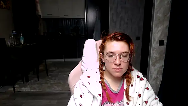 Snapshot of Reginasmilee chatting on 28, 3, 2026 Reginasmilee online show from 28, 3, 2026