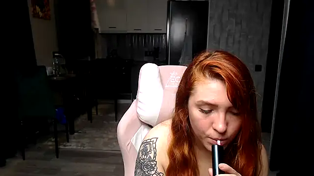 Snapshot of Reginasmilee chatting on 4, 4, 2026 Reginasmilee online show from 4, 4, 2026