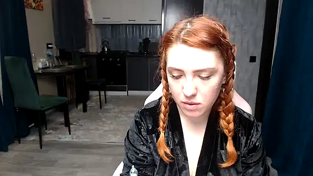 Snapshot of Reginasmilee chatting on 6, 4, 2026 Reginasmilee online show from 6, 4, 2026