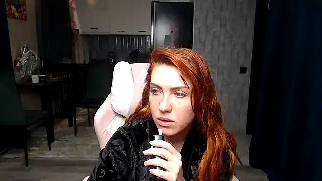 Snapshot of Reginasmilee chatting on 8, 4, 2026 Reginasmilee online show from 8, 4, 2026