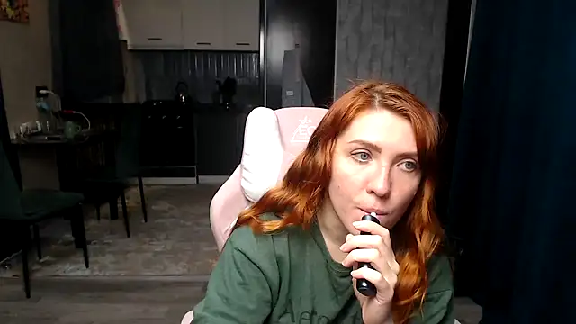 Snapshot of Reginasmilee chatting on 10, 4, 2026 Reginasmilee online show from 10, 4, 2026