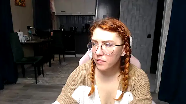 Snapshot of Reginasmilee chatting on 12, 4, 2026 Reginasmilee online show from 12, 4, 2026