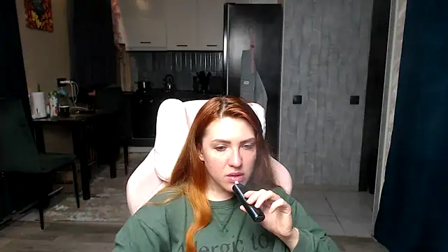 Snapshot of Reginasmilee chatting on 14, 4, 2026 Reginasmilee online show from 14, 4, 2026