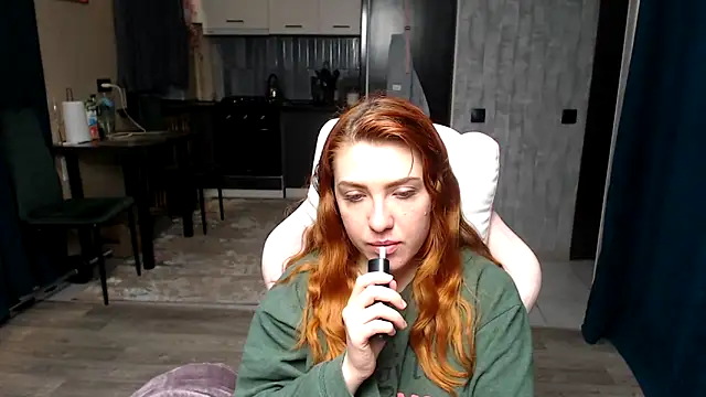 Snapshot of Reginasmilee chatting on 15, 4, 2026 Reginasmilee online show from 15, 4, 2026