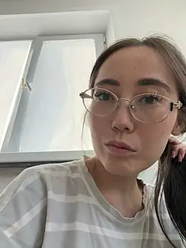 djuliwhite online show from 26, 6, 2026