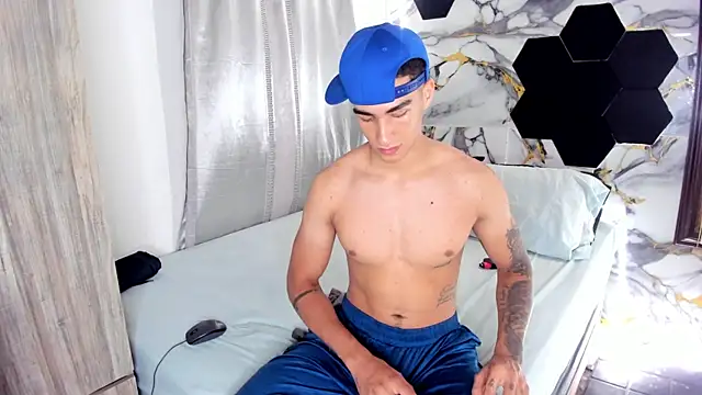 Snapshot of Goldendesirexx chatting on 4, 8, 2026 Goldendesirexx online show from 4, 8, 2026
