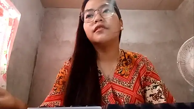 SilviaShelnutt online show from 28, 6, 2026
