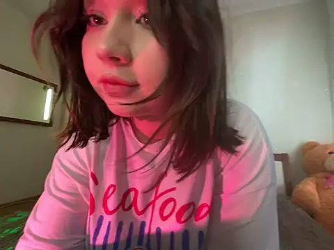 Snapshot of Viviaaan_n chatting on 14, 7, 2026 Viviaaan n online show from 14, 7, 2026