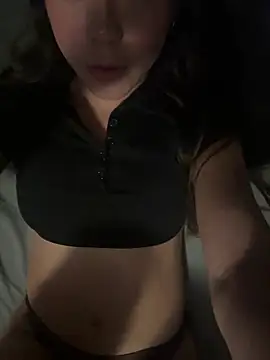 Snapshot of Yocelinluvv chatting on 9, 7, 2026 Yocelinluvv online show from 9, 7, 2026