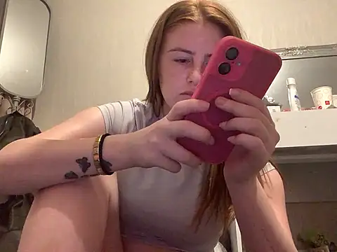 Snapshot of Redvelvetxx2 chatting on 13, 7, 2026 Redvelvetxx2 online show from 13, 7, 2026