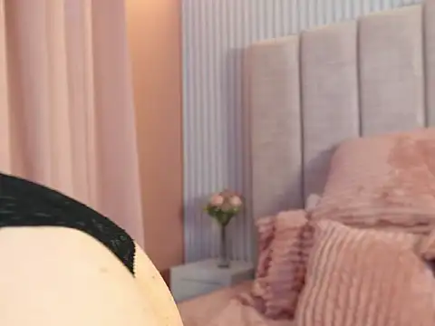 Snapshot of naira_velvett chatting on 13, 7, 2026 naira velvett online show from 13, 7, 2026