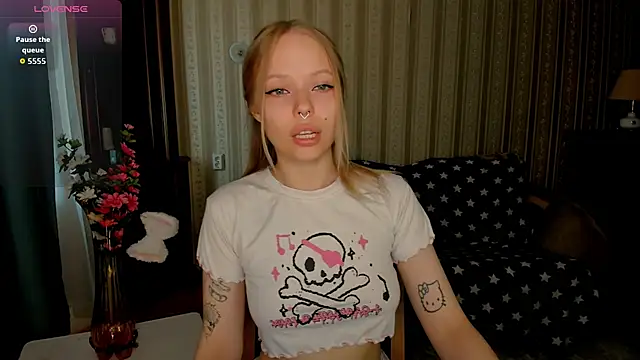 Snapshot of lovemelulu chatting on 8, 7, 2026 lovemelulu online show from 8, 7, 2026
