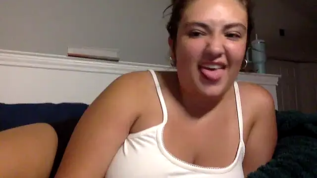 Snapshot of v1oletlyes chatting on 8, 7, 2026 v1oletlyes online show from 8, 7, 2026
