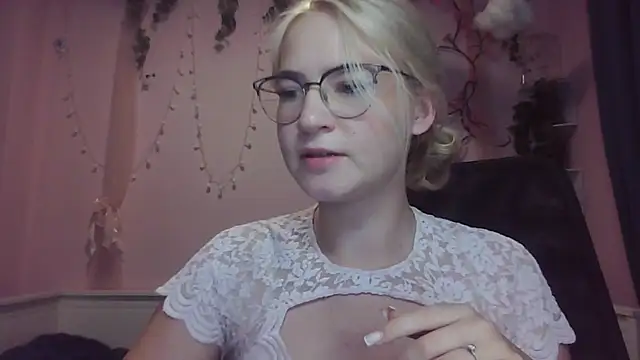 Snapshot of Sinful_corner chatting on 5, 7, 2026 Sinful corner online show from 5, 7, 2026