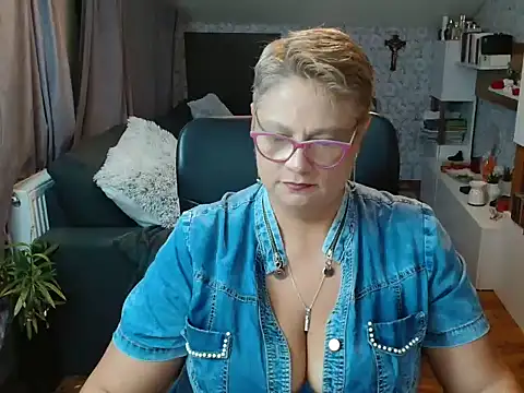 Snapshot of NewHellen4you chatting on 3, 7, 2026 NewHellen4you online show from 3, 7, 2026