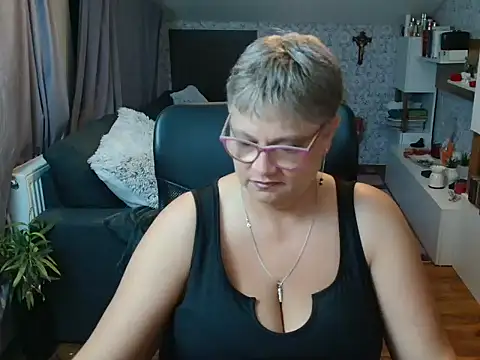 Snapshot of NewHellen4you chatting on 4, 7, 2026 NewHellen4you online show from 4, 7, 2026