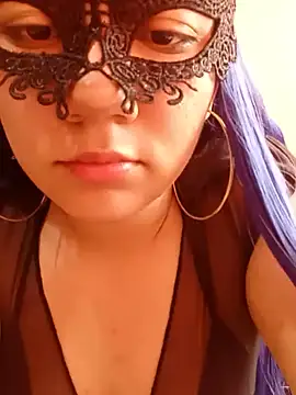 Snapshot of cremmluna chatting on 7, 7, 2026 cremmluna online show from 7, 7, 2026