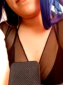 Snapshot of cremmluna chatting on 8, 7, 2026 cremmluna online show from 8, 7, 2026