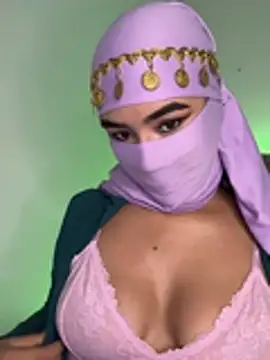 Snapshot of Aisha-Zayed chatting on 7, 7, 2026 Aisha-Zayed online show from 7, 7, 2026