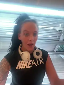 Snapshot of Lucy-White-69 chatting on 7, 7, 2026 Lucy-White-69 online show from 7, 7, 2026