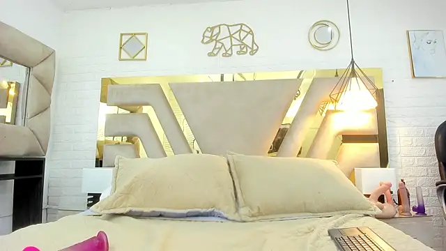 Snapshot of tania_brown01 chatting on 6, 7, 2026 tania brown01 online show from 6, 7, 2026