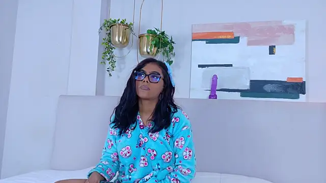 Snapshot of MikaellaFoxx chatting on 4, 8, 2026 MikaellaFoxx online show from 4, 8, 2026