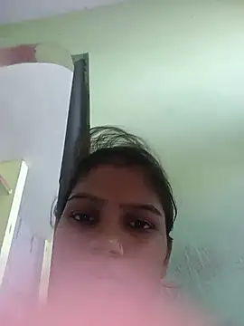 Snapshot of Madhuri_cute_kaur chatting on 15, 7, 2026 Madhuri cute kaur online show from 15, 7, 2026