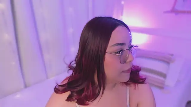 Snapshot of Valeria_Reyes_ chatting on 9, 7, 2026 Valeria Reyes online show from 9, 7, 2026