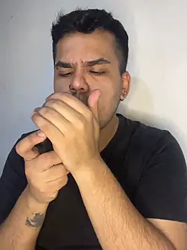 Snapshot of LatinBearX chatting on 9, 7, 2026 LatinBearX online show from 9, 7, 2026