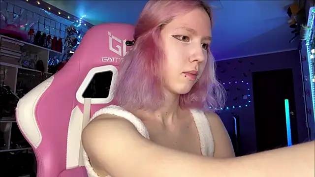 Snapshot of lonely_bunny chatting on 17, 7, 2026 lonely bunny online show from 17, 7, 2026