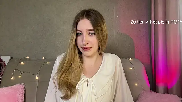 Snapshot of creamberryy chatting on 17, 7, 2026 creamberryy online show from 17, 7, 2026